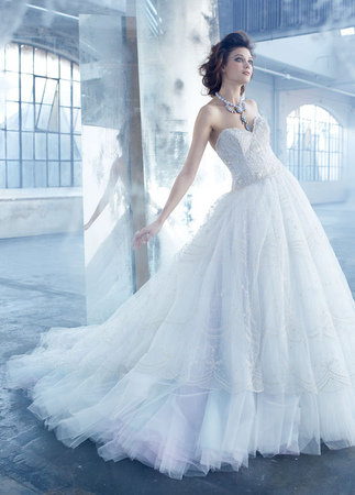 lazaro-bridal-tulle-ball-gown-hand-embroidered-overlay-sweetheart-sheer-dropped-full-gathered-sweep-train-3320_x2
